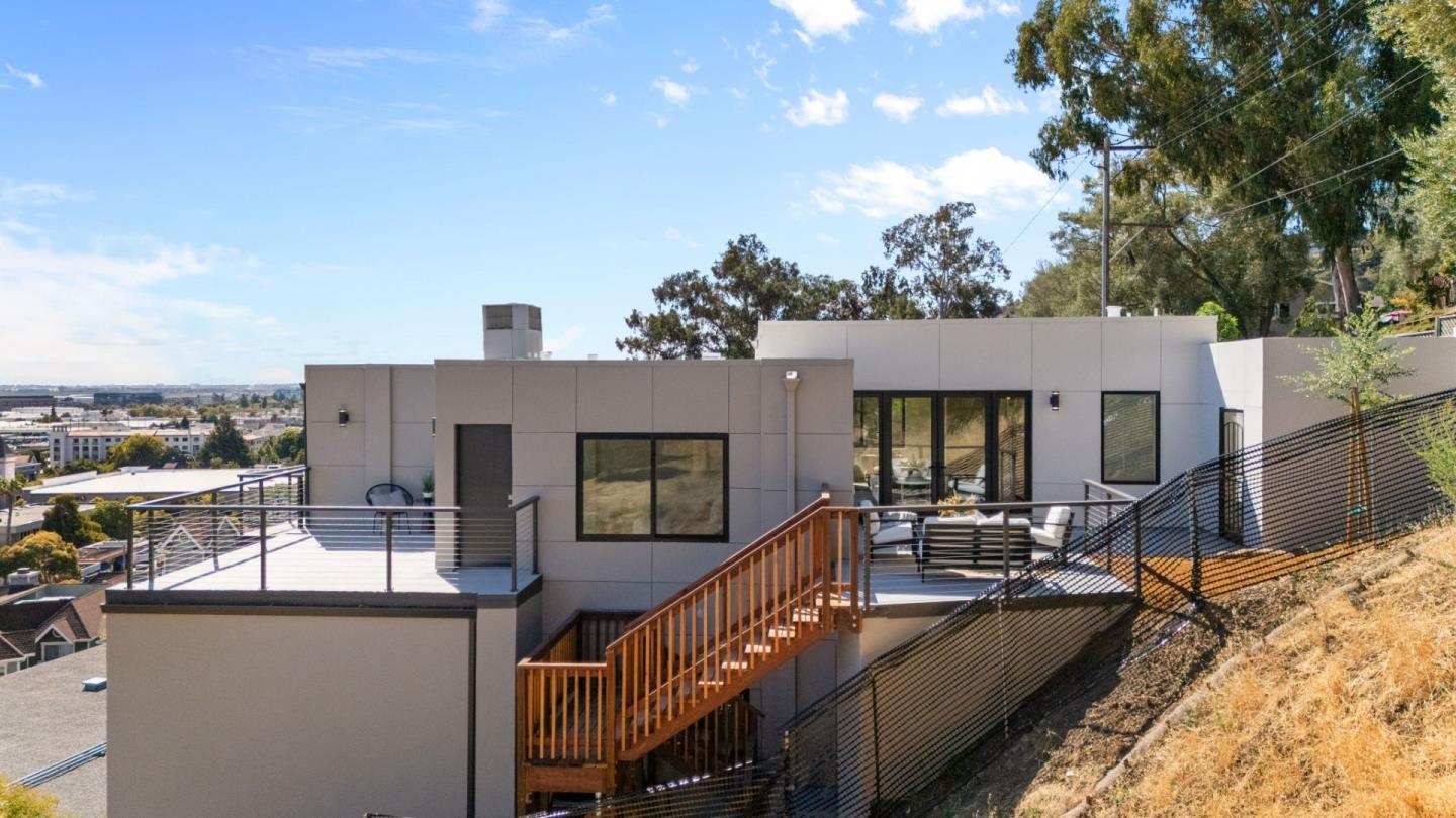 Detail Gallery Image 29 of 34 For 905 South Rd, Belmont,  CA 94002 - 4 Beds | 3/1 Baths