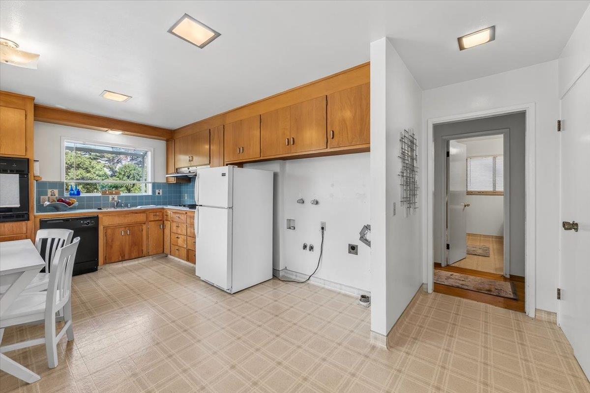 Detail Gallery Image 15 of 39 For 401 Sequoia Ave, Monterey,  CA 93940 - 2 Beds | 1/1 Baths