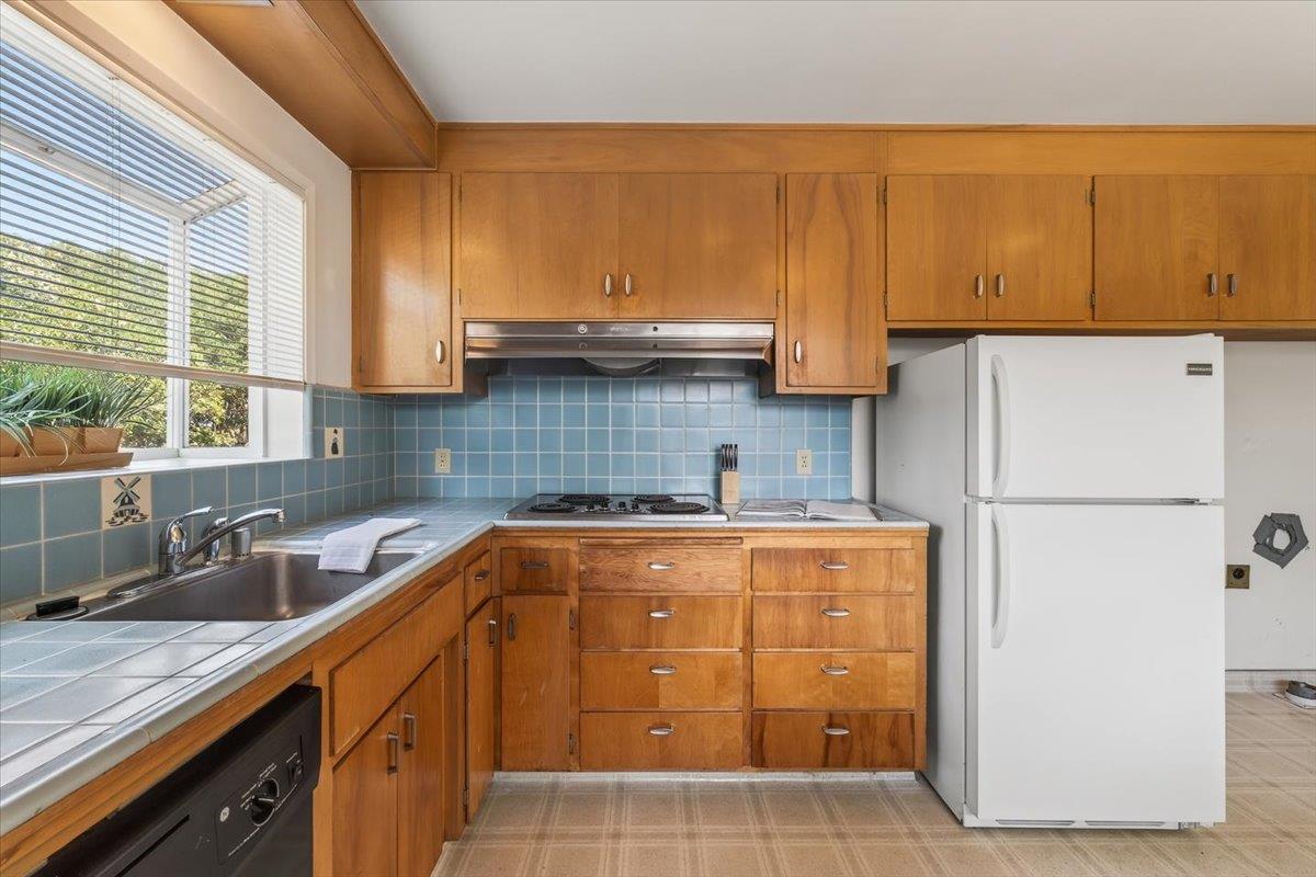 Detail Gallery Image 16 of 39 For 401 Sequoia Ave, Monterey,  CA 93940 - 2 Beds | 1/1 Baths