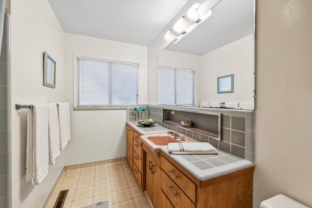 Detail Gallery Image 22 of 39 For 401 Sequoia Ave, Monterey,  CA 93940 - 2 Beds | 1/1 Baths