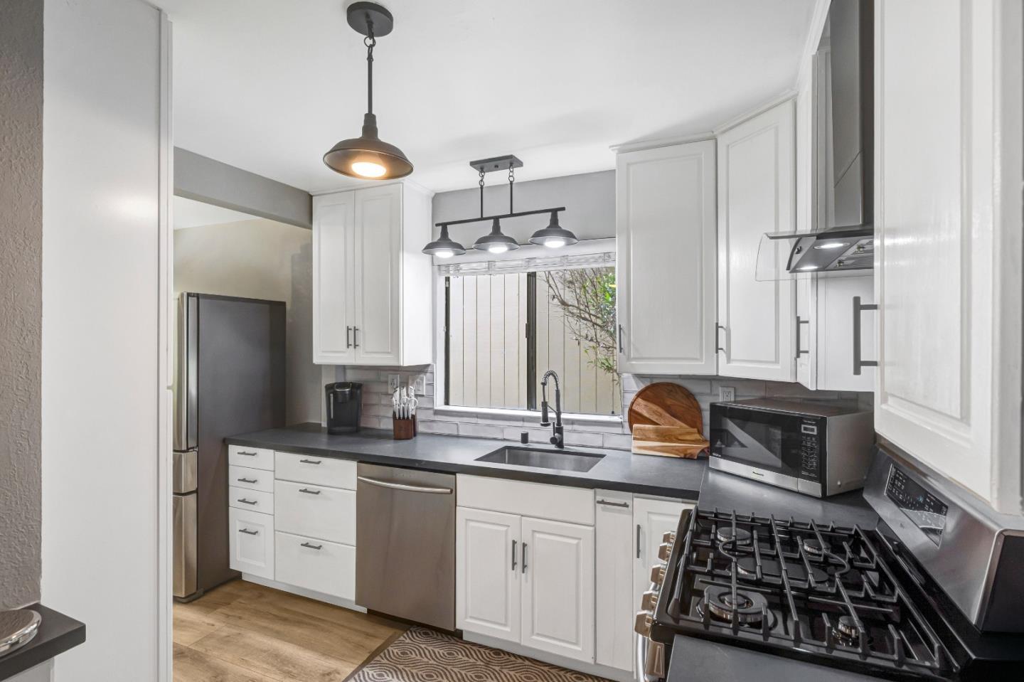 Detail Gallery Image 8 of 28 For 2146 Penasquitas Dr, Aptos,  CA 95003 - 3 Beds | 1/1 Baths