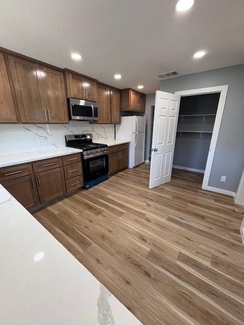 Detail Gallery Image 6 of 11 For 1922 Main St, Santa Clara,  CA 95050 - 3 Beds | 1 Baths