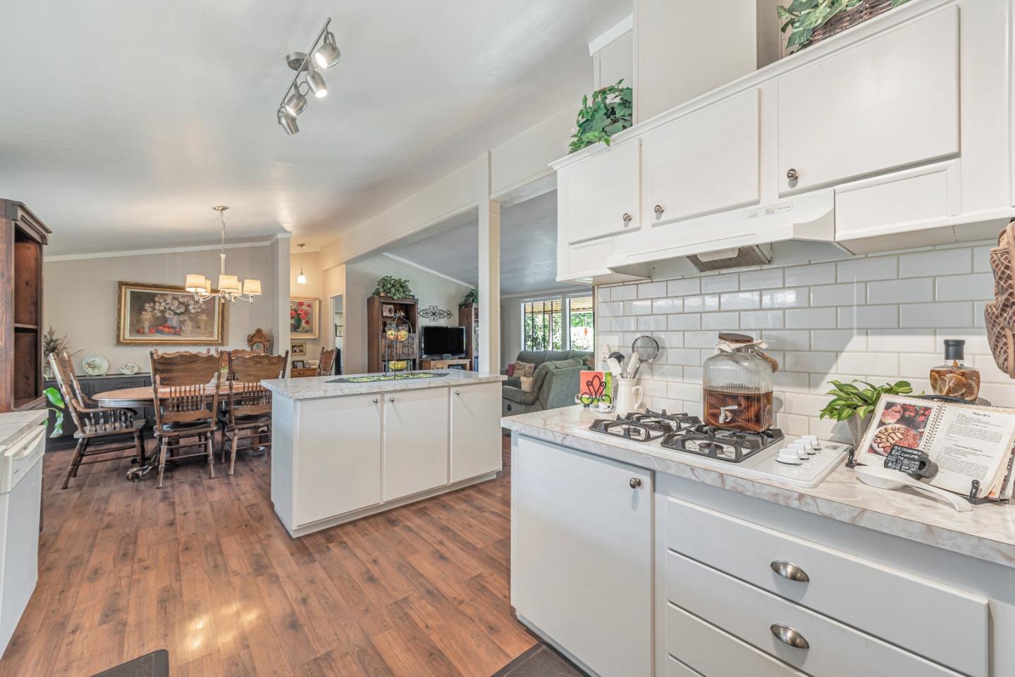 Detail Gallery Image 10 of 20 For 707 Millstream Dr #707,  San Jose,  CA 95125 - 2 Beds | 2 Baths