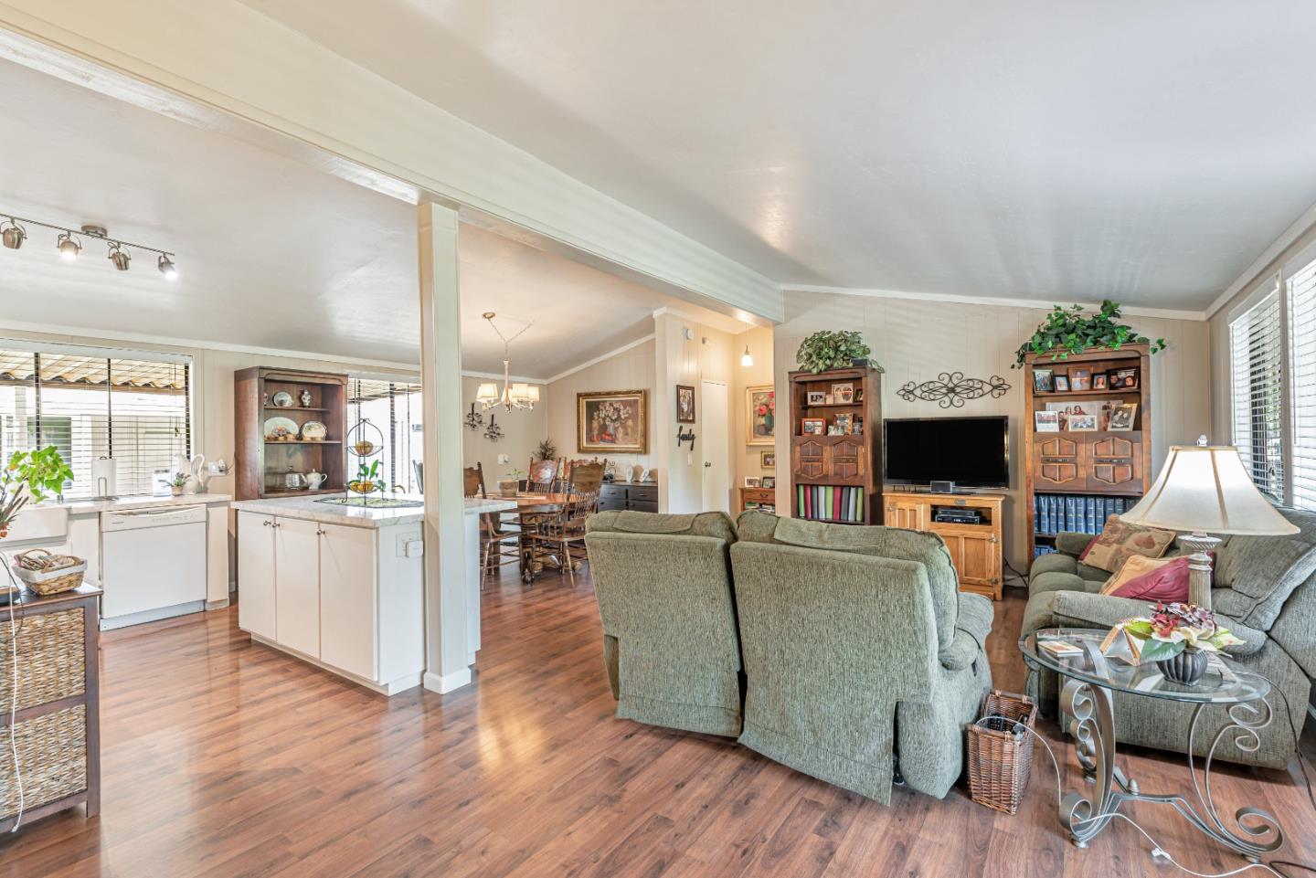 Detail Gallery Image 4 of 20 For 707 Millstream Dr #707,  San Jose,  CA 95125 - 2 Beds | 2 Baths