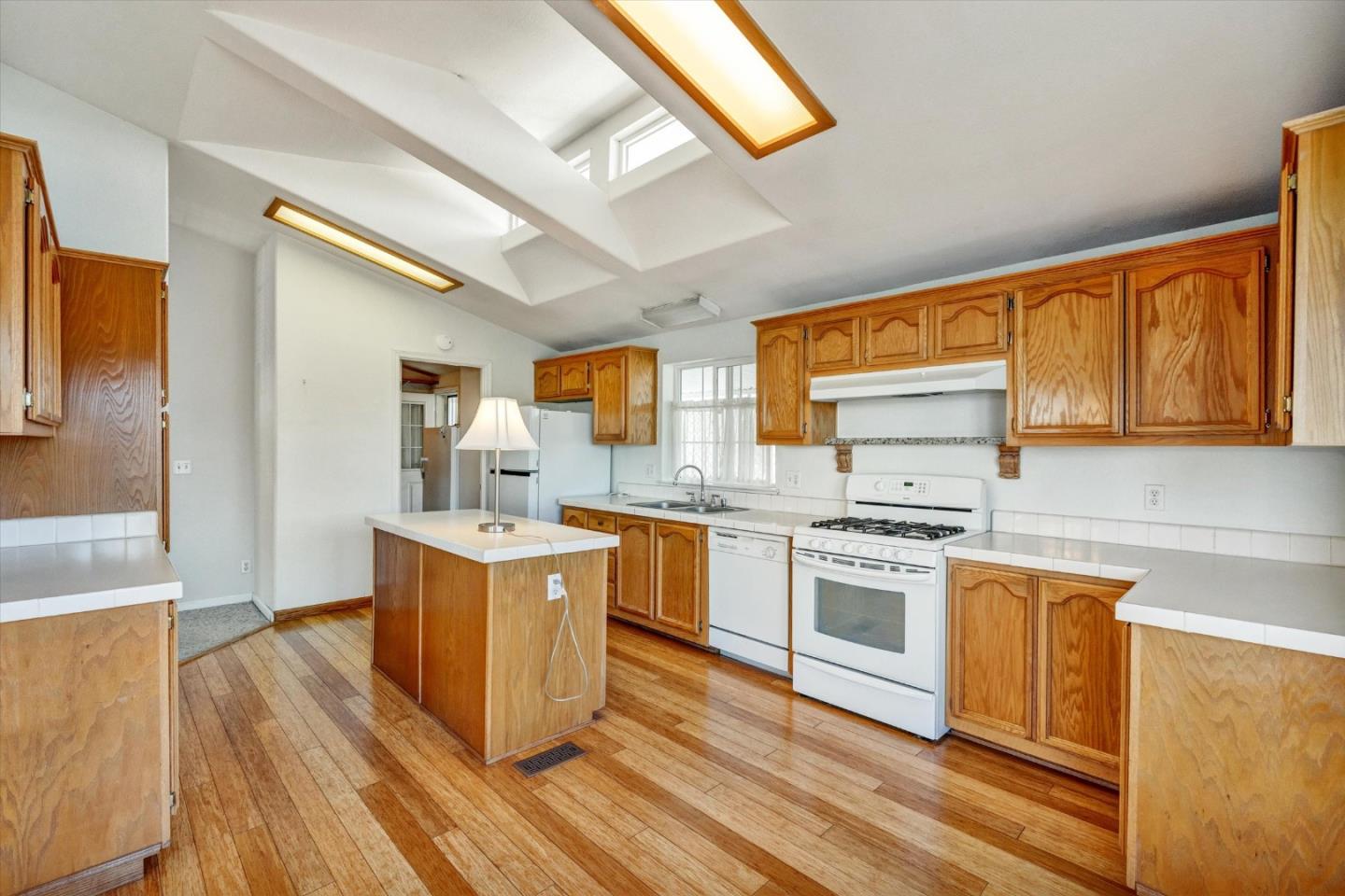 Detail Gallery Image 6 of 19 For 1085 Tasman Dr #96,  Sunnyvale,  CA 94089 - 3 Beds | 2 Baths