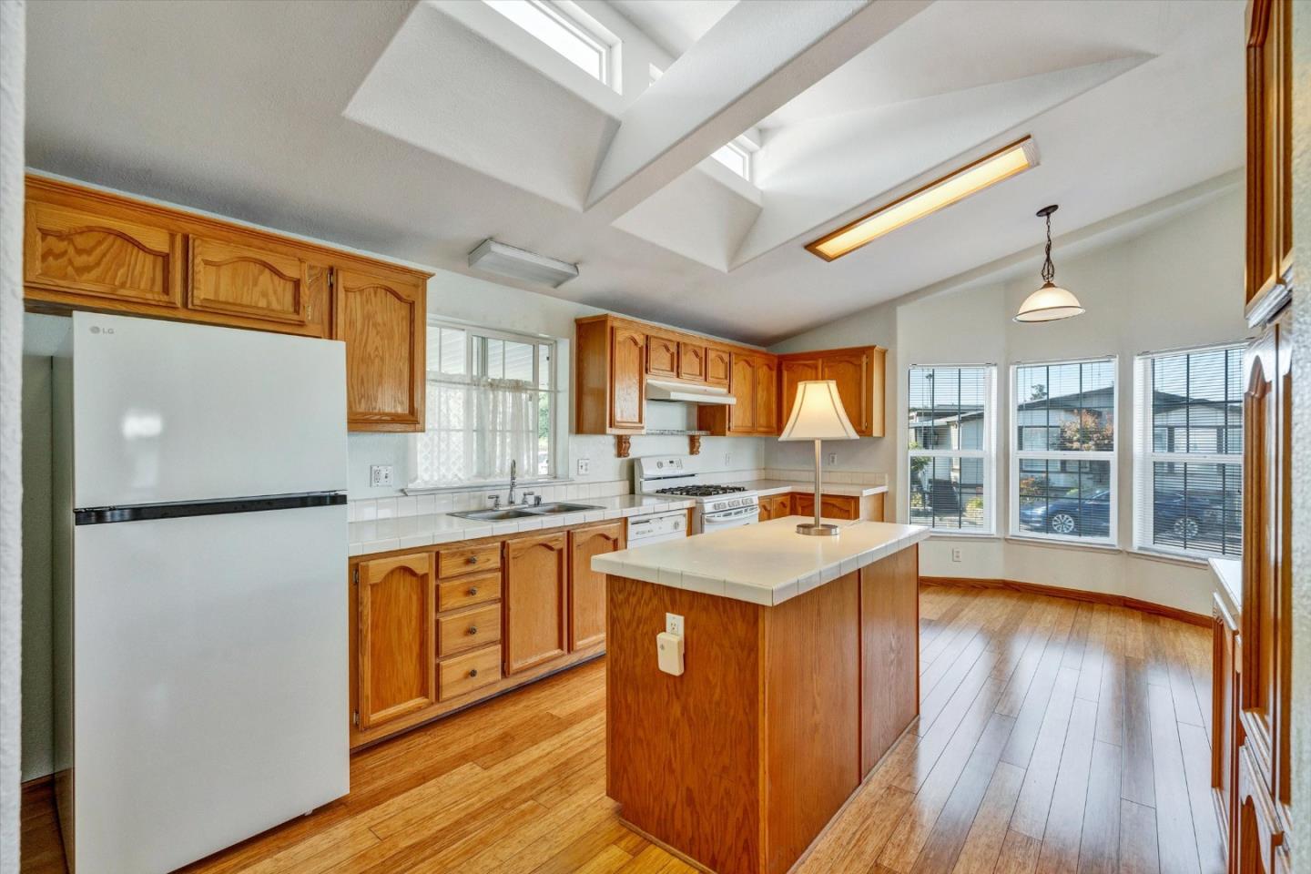 Detail Gallery Image 7 of 19 For 1085 Tasman Dr #96,  Sunnyvale,  CA 94089 - 3 Beds | 2 Baths