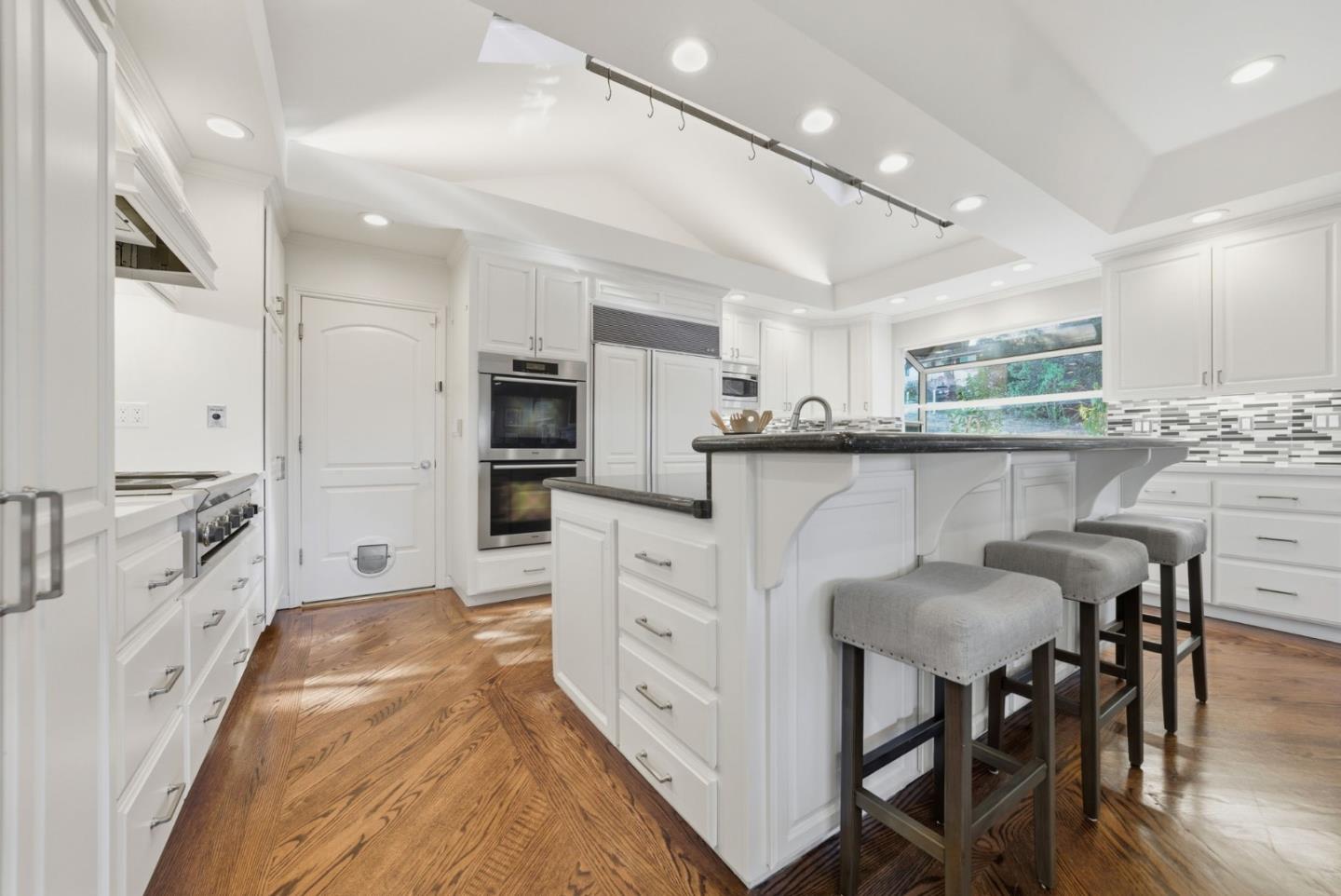 Detail Gallery Image 15 of 51 For 3654 Altamont Way, Redwood City,  CA 94062 - 4 Beds | 3/1 Baths