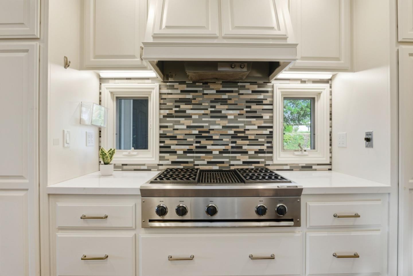 Detail Gallery Image 18 of 51 For 3654 Altamont Way, Redwood City,  CA 94062 - 4 Beds | 3/1 Baths