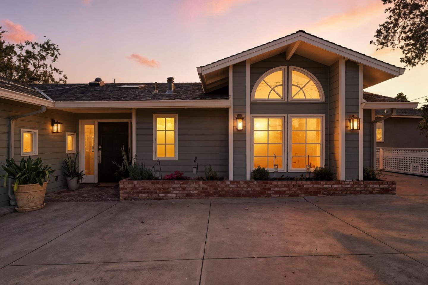 Detail Gallery Image 2 of 51 For 3654 Altamont Way, Redwood City,  CA 94062 - 4 Beds | 3/1 Baths