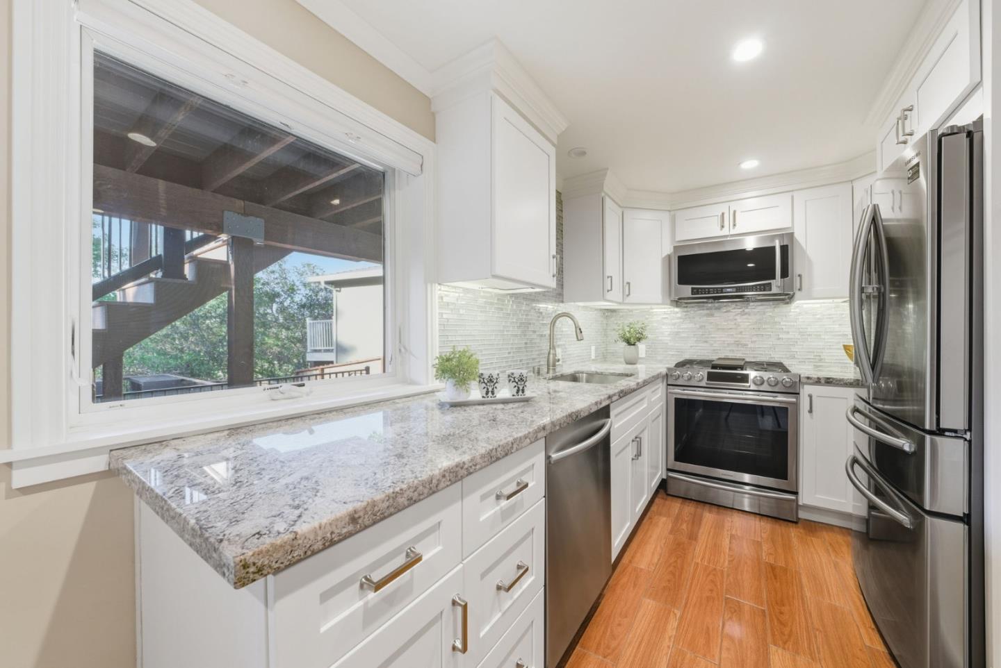 Detail Gallery Image 31 of 51 For 3654 Altamont Way, Redwood City,  CA 94062 - 4 Beds | 3/1 Baths