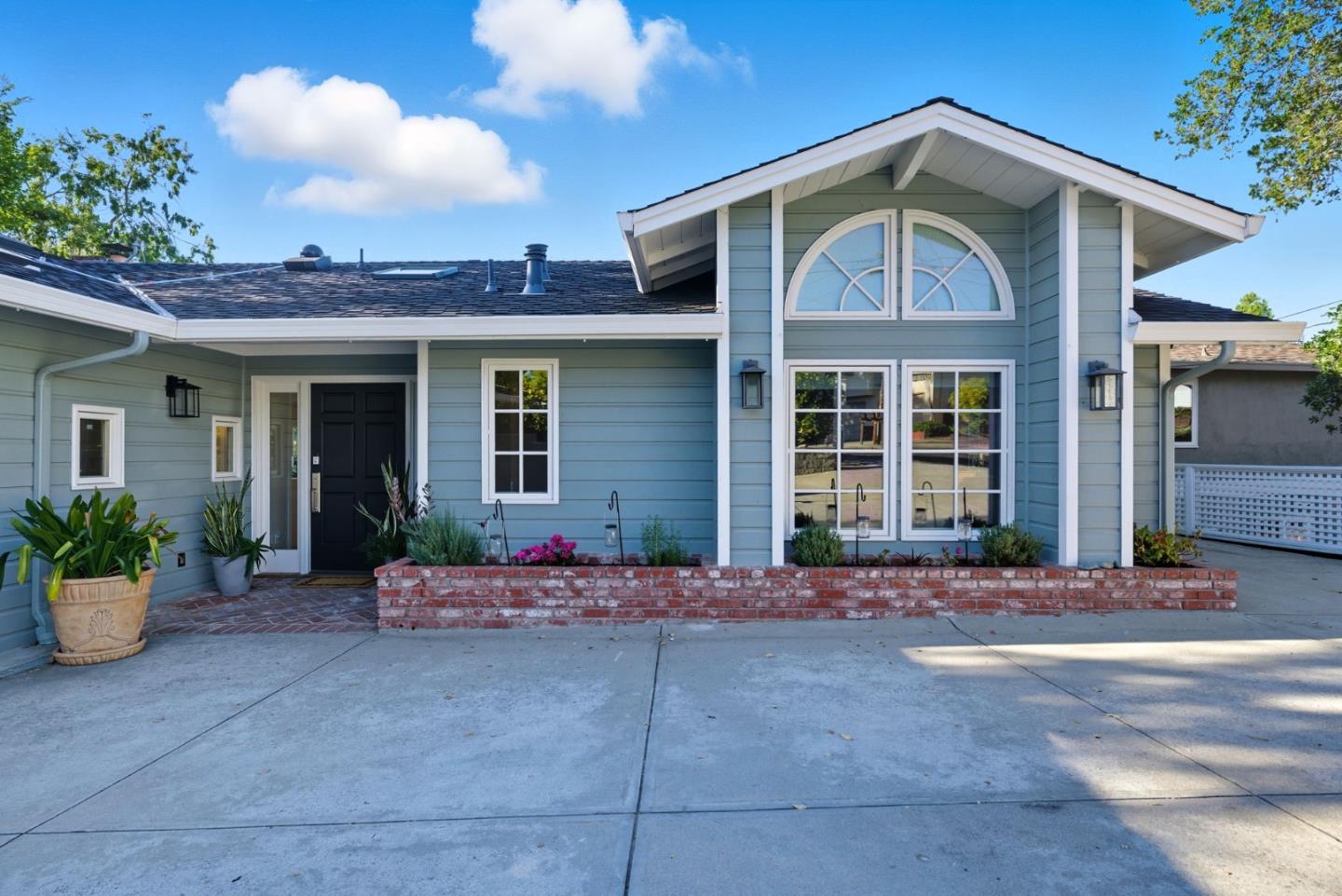 Detail Gallery Image 4 of 51 For 3654 Altamont Way, Redwood City,  CA 94062 - 4 Beds | 3/1 Baths