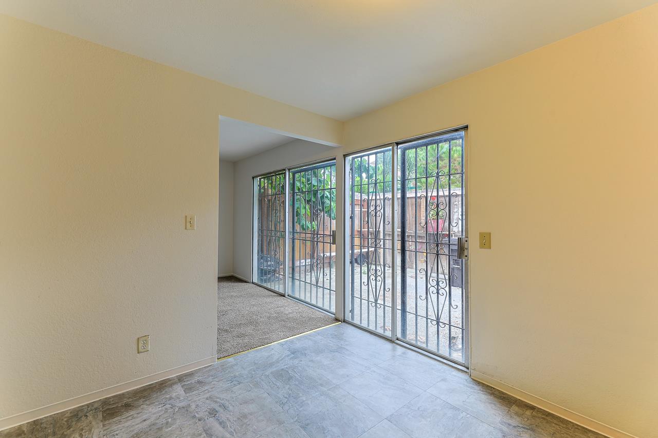 Detail Gallery Image 8 of 13 For 914 Acosta Plaza #91,  Salinas,  CA 93905 - 4 Beds | 1/1 Baths