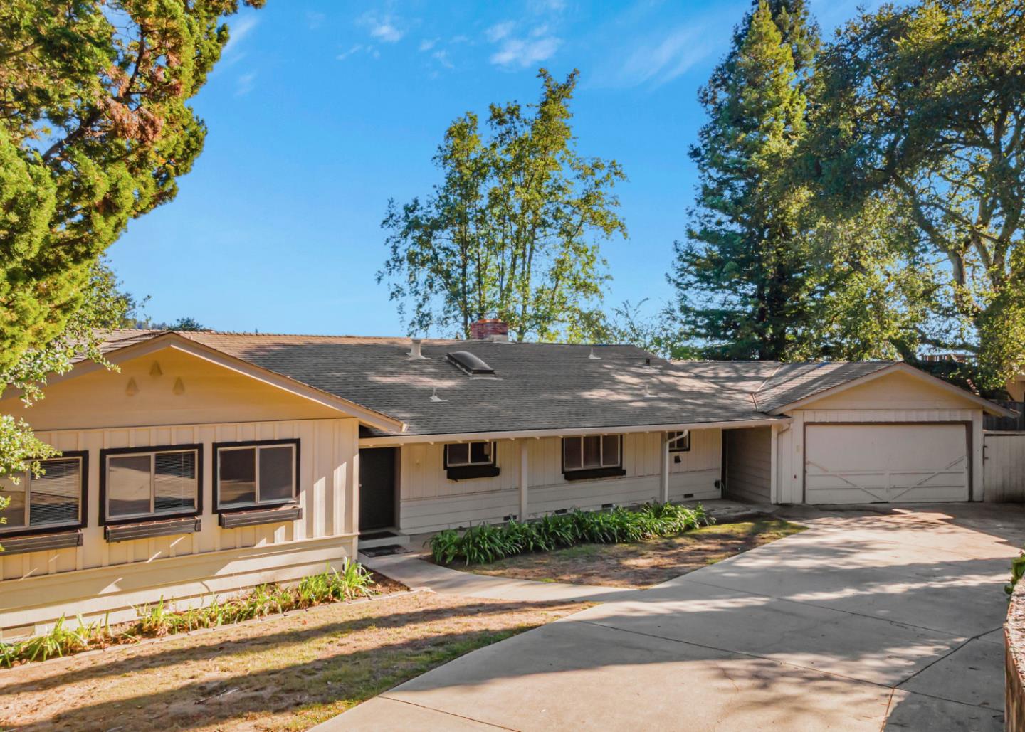 Detail Gallery Image 2 of 35 For 23492 Sunset Dr, Los Gatos,  CA 95033 - 3 Beds | 2/1 Baths