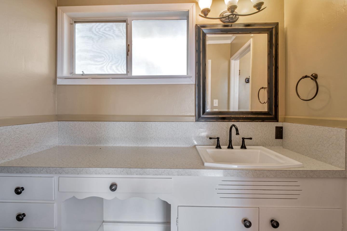 Detail Gallery Image 24 of 35 For 23492 Sunset Dr, Los Gatos,  CA 95033 - 3 Beds | 2/1 Baths