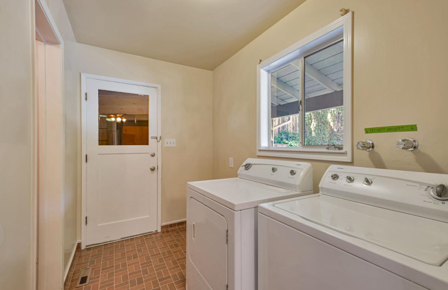 Detail Gallery Image 25 of 35 For 23492 Sunset Dr, Los Gatos,  CA 95033 - 3 Beds | 2/1 Baths