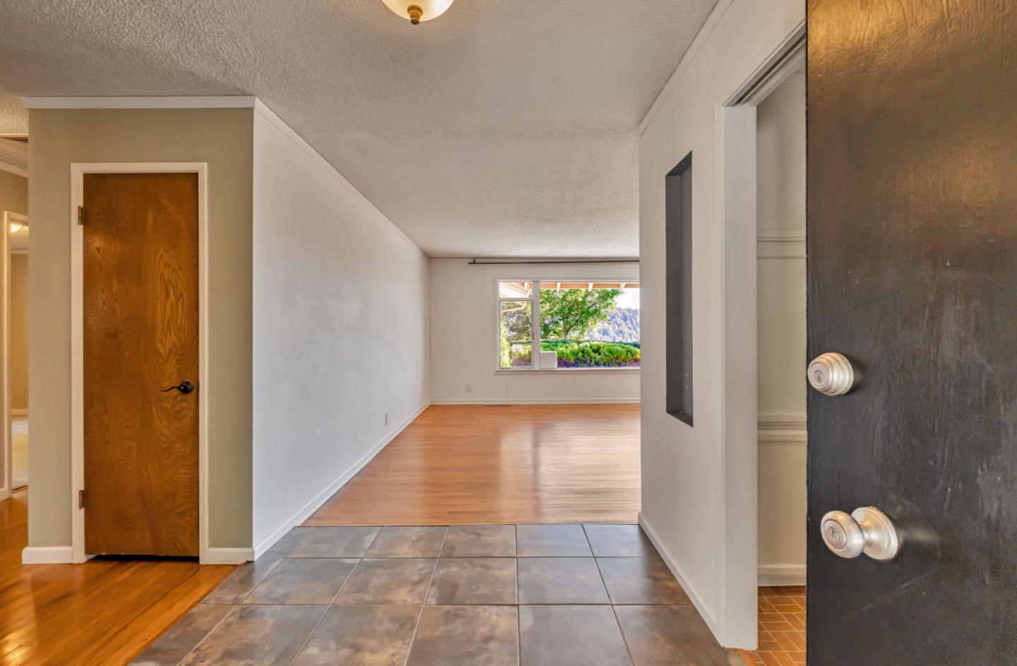 Detail Gallery Image 4 of 35 For 23492 Sunset Dr, Los Gatos,  CA 95033 - 3 Beds | 2/1 Baths