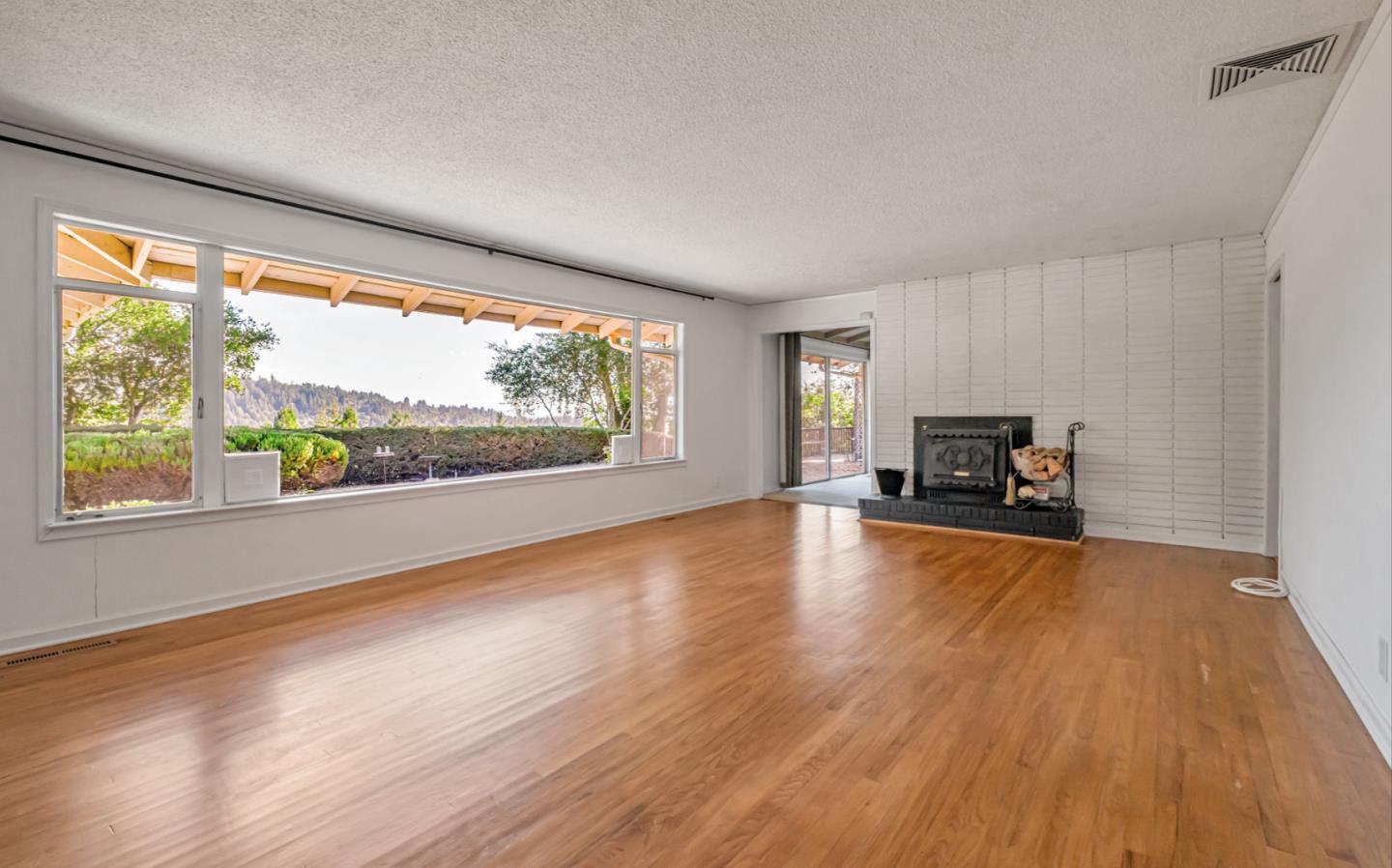 Detail Gallery Image 7 of 35 For 23492 Sunset Dr, Los Gatos,  CA 95033 - 3 Beds | 2/1 Baths