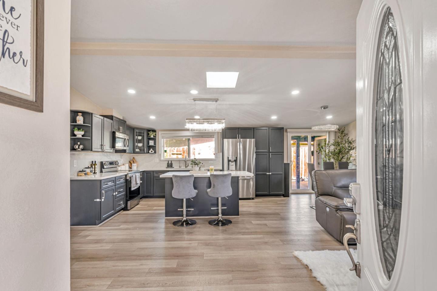 Detail Gallery Image 4 of 22 For 27553 Portsmouth Ave, Hayward,  CA 94545 - 3 Beds | 2 Baths