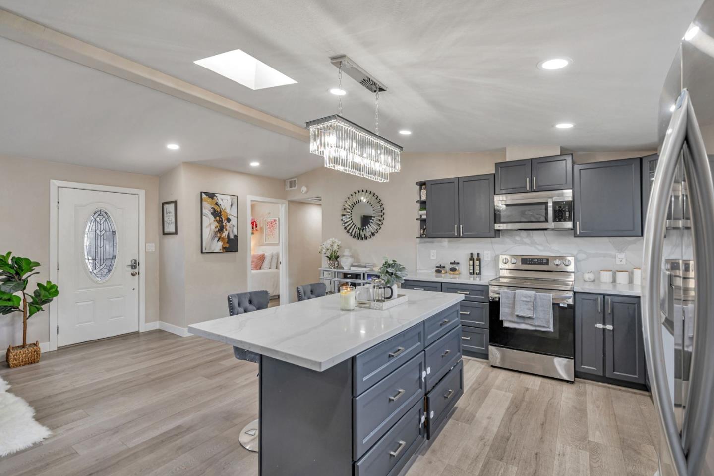 Detail Gallery Image 8 of 22 For 27553 Portsmouth Ave, Hayward,  CA 94545 - 3 Beds | 2 Baths