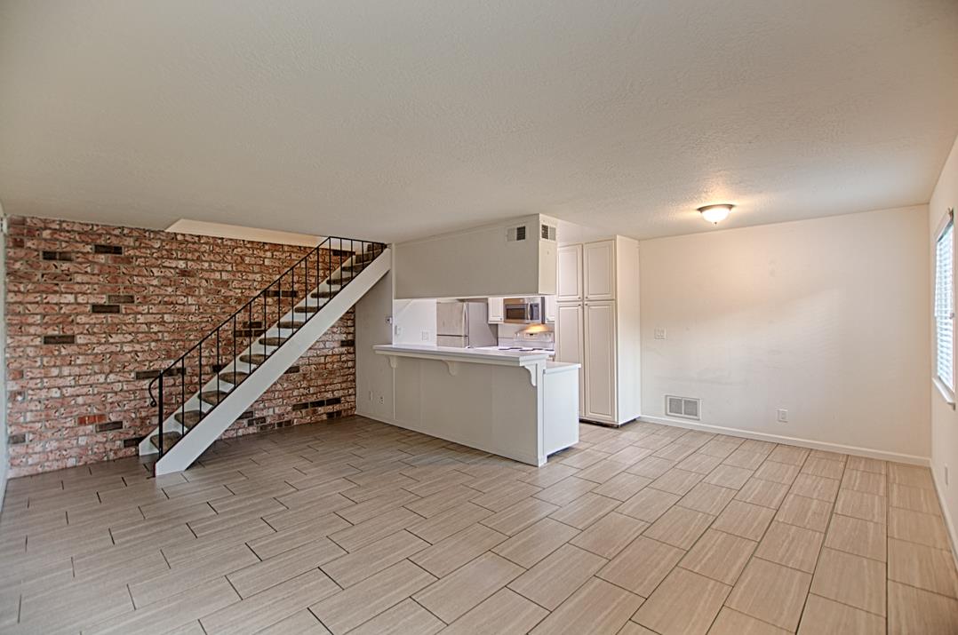 Detail Gallery Image 3 of 22 For 4380 Diamond St #3,  Capitola,  CA 95010 - 2 Beds | 1 Baths