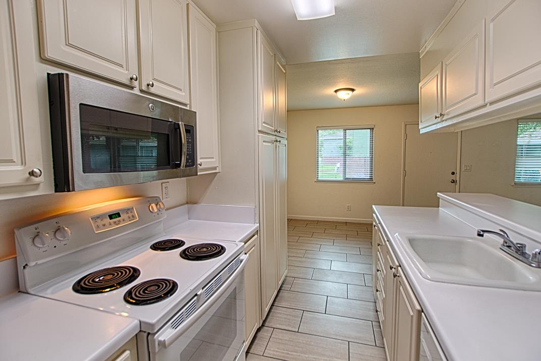 Detail Gallery Image 4 of 22 For 4380 Diamond St #3,  Capitola,  CA 95010 - 2 Beds | 1 Baths