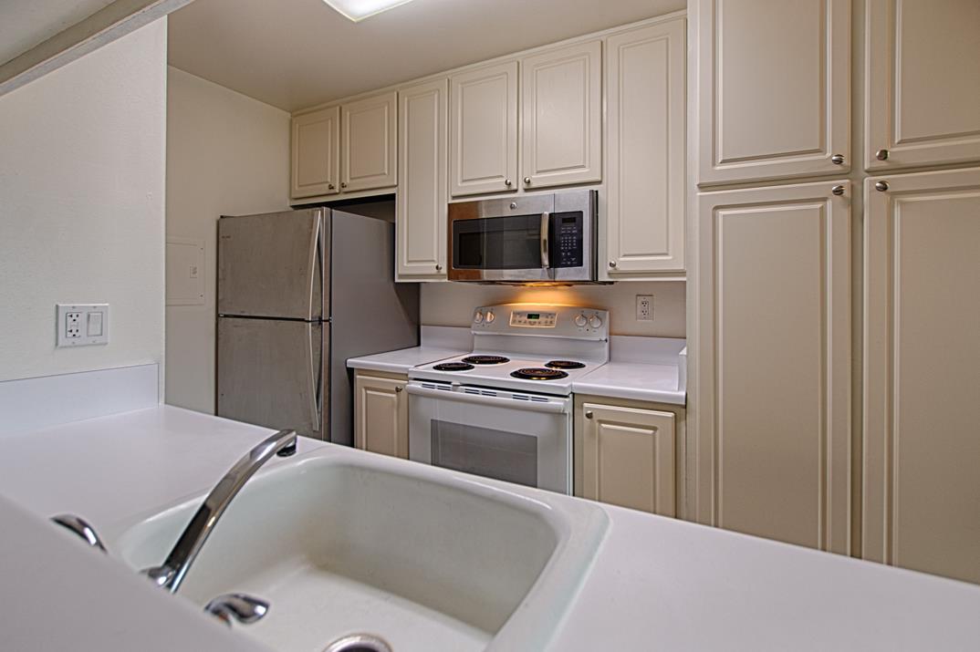 Detail Gallery Image 5 of 22 For 4380 Diamond St #3,  Capitola,  CA 95010 - 2 Beds | 1 Baths