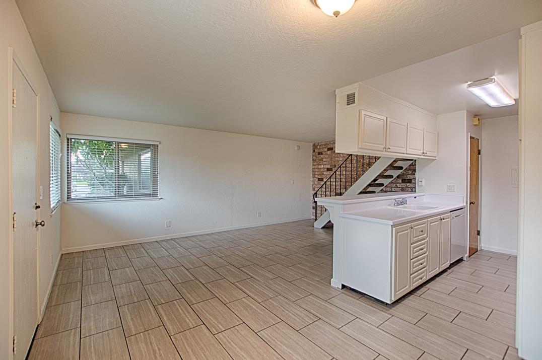 Detail Gallery Image 6 of 22 For 4380 Diamond St #3,  Capitola,  CA 95010 - 2 Beds | 1 Baths