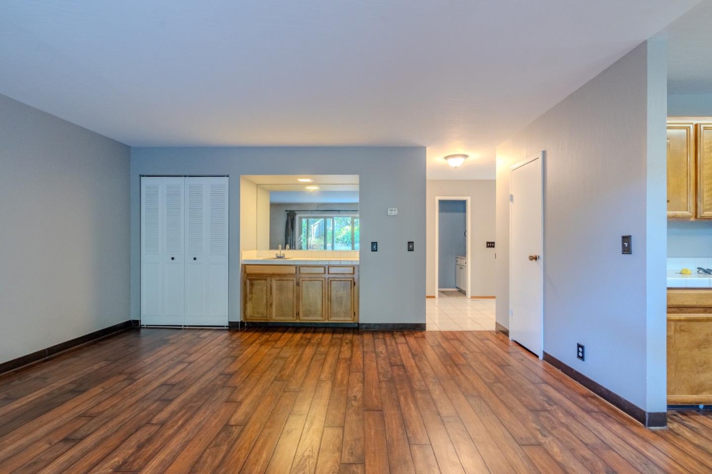 Detail Gallery Image 11 of 26 For 985 Big Bend Dr, Pacifica,  CA 94044 - 4 Beds | 2/1 Baths