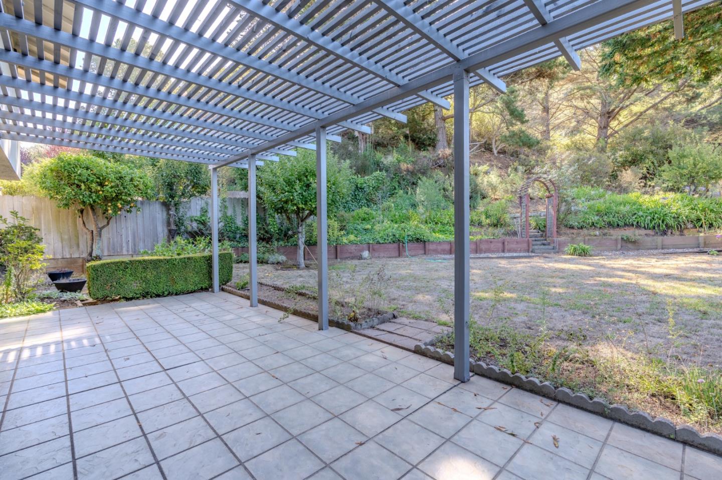 Detail Gallery Image 15 of 26 For 985 Big Bend Dr, Pacifica,  CA 94044 - 4 Beds | 2/1 Baths