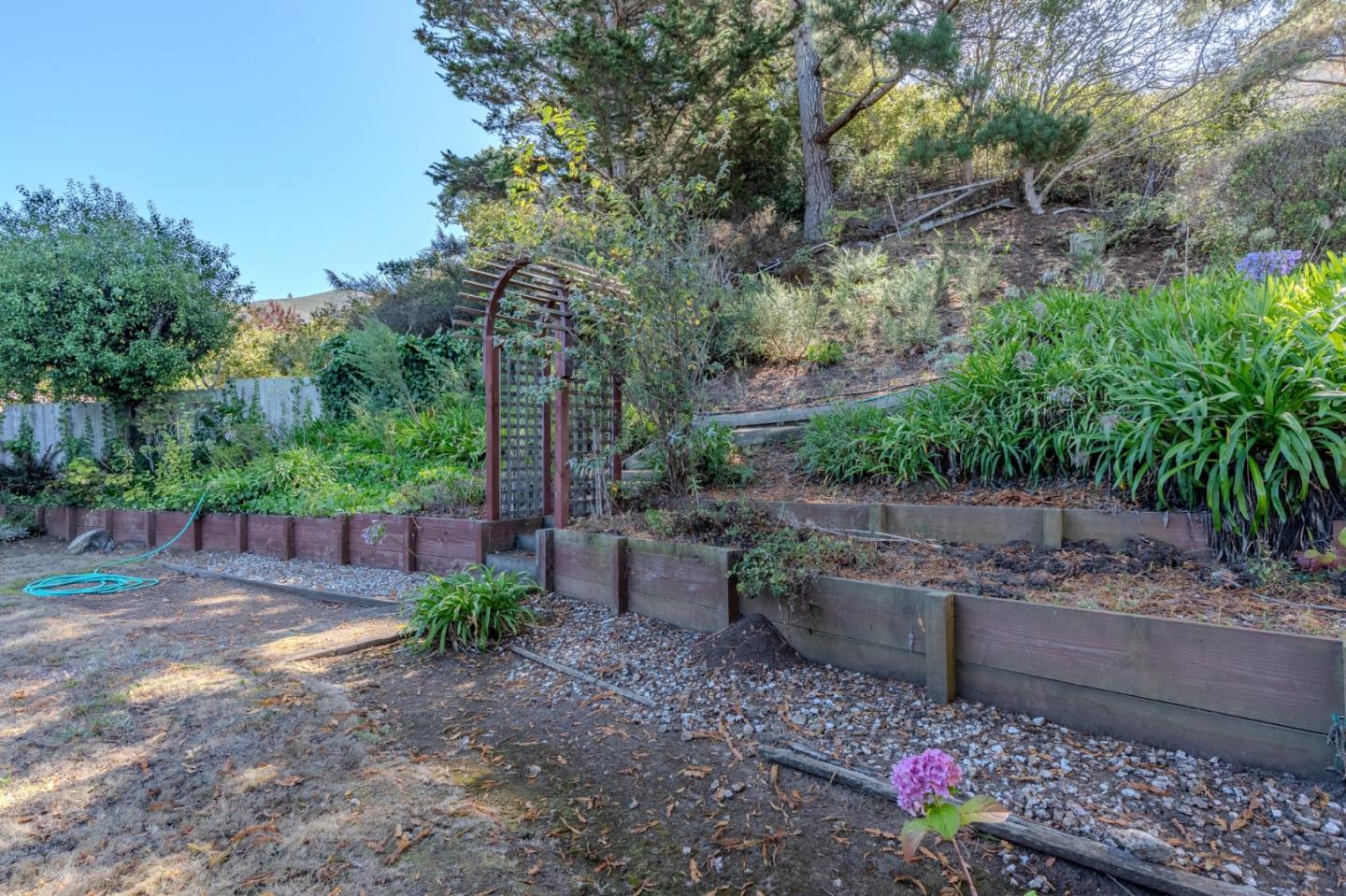 Detail Gallery Image 17 of 26 For 985 Big Bend Dr, Pacifica,  CA 94044 - 4 Beds | 2/1 Baths