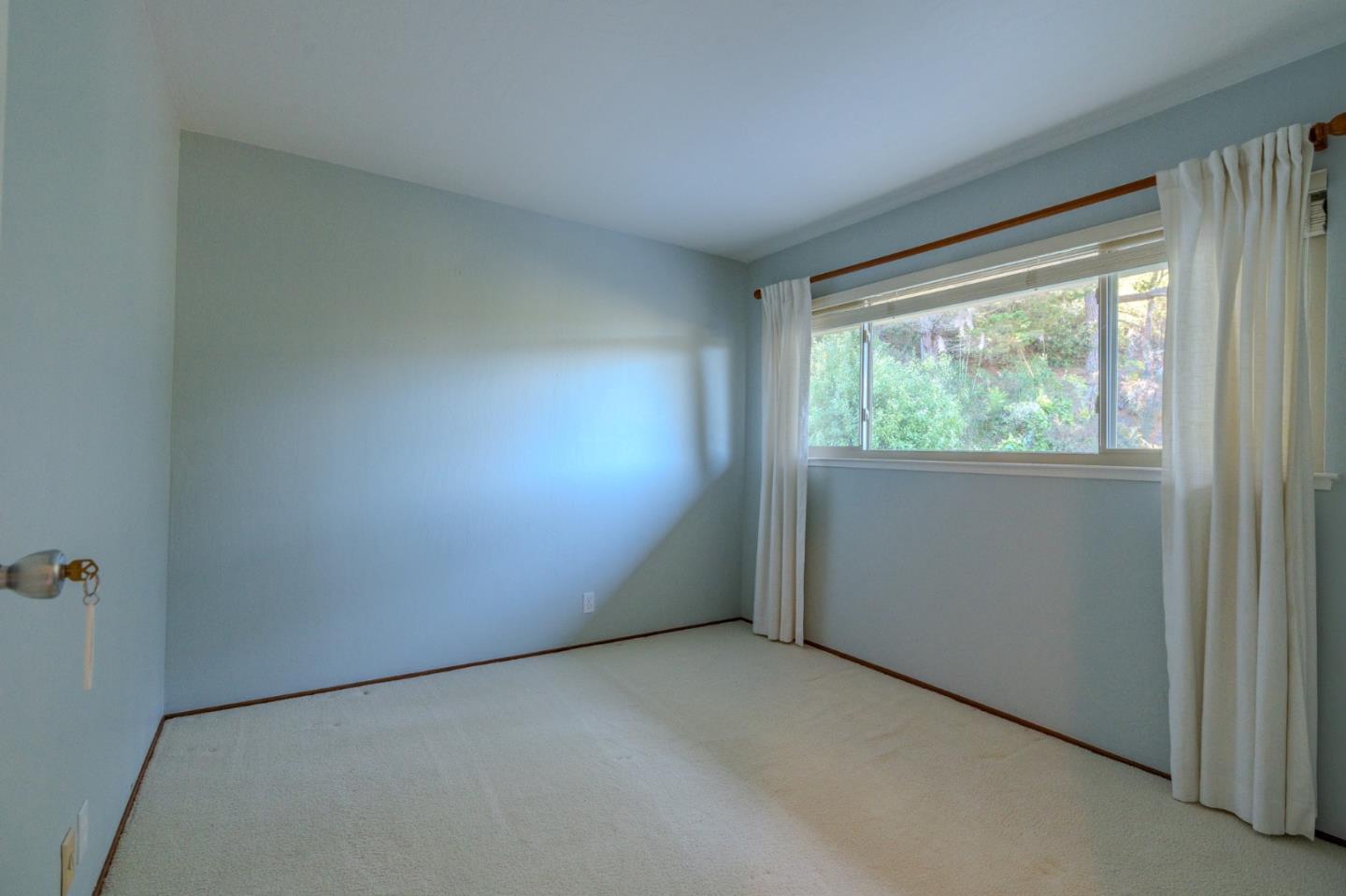 Detail Gallery Image 22 of 26 For 985 Big Bend Dr, Pacifica,  CA 94044 - 4 Beds | 2/1 Baths