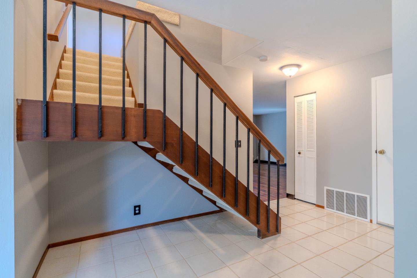 Detail Gallery Image 3 of 26 For 985 Big Bend Dr, Pacifica,  CA 94044 - 4 Beds | 2/1 Baths