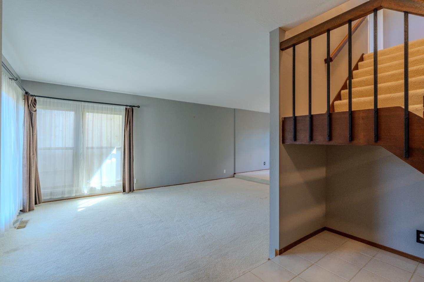 Detail Gallery Image 4 of 26 For 985 Big Bend Dr, Pacifica,  CA 94044 - 4 Beds | 2/1 Baths