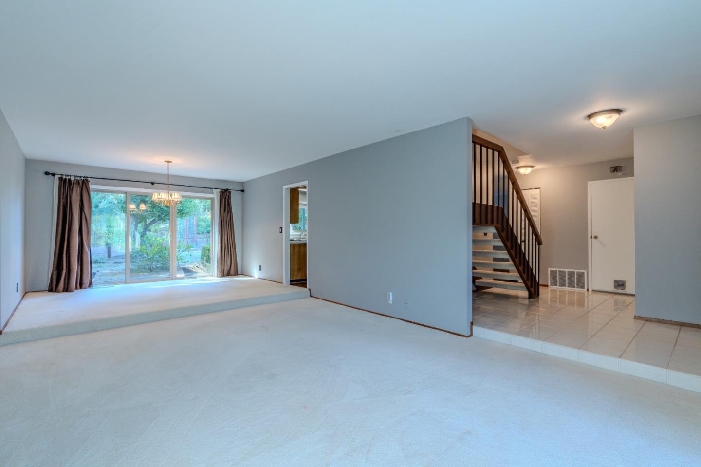 Detail Gallery Image 5 of 26 For 985 Big Bend Dr, Pacifica,  CA 94044 - 4 Beds | 2/1 Baths