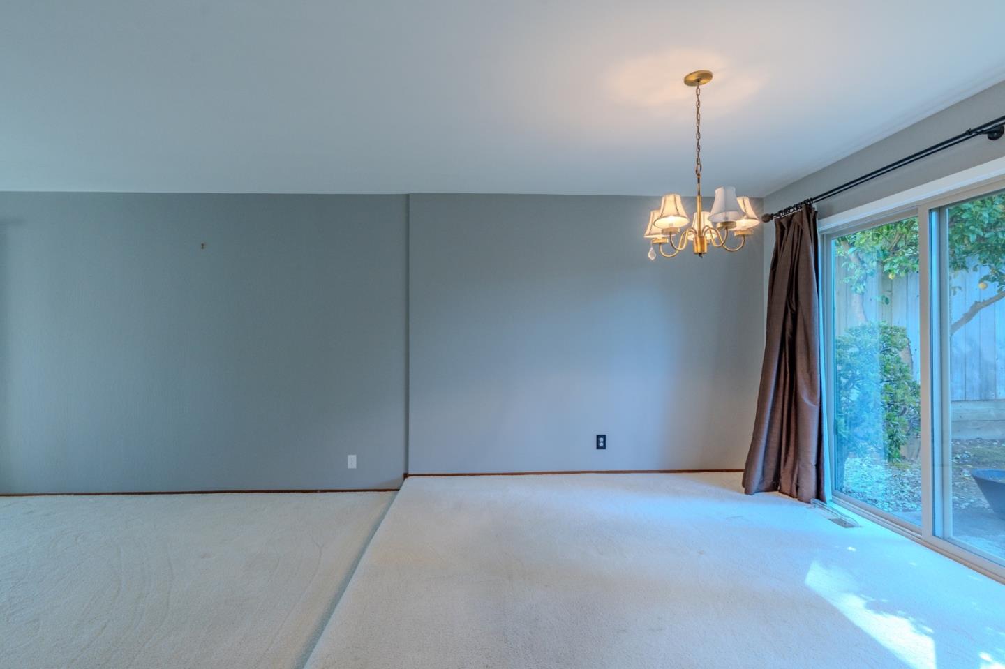 Detail Gallery Image 7 of 26 For 985 Big Bend Dr, Pacifica,  CA 94044 - 4 Beds | 2/1 Baths