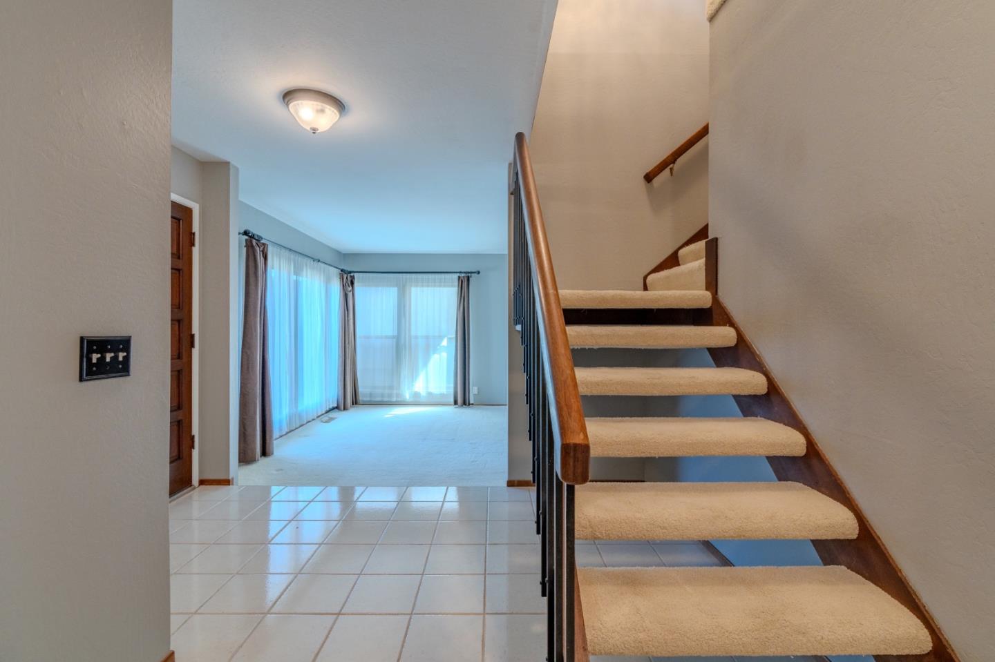 Detail Gallery Image 8 of 26 For 985 Big Bend Dr, Pacifica,  CA 94044 - 4 Beds | 2/1 Baths