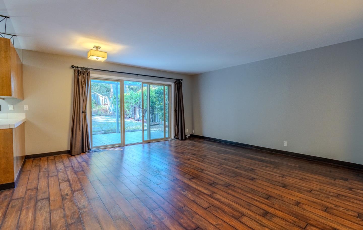 Detail Gallery Image 9 of 26 For 985 Big Bend Dr, Pacifica,  CA 94044 - 4 Beds | 2/1 Baths