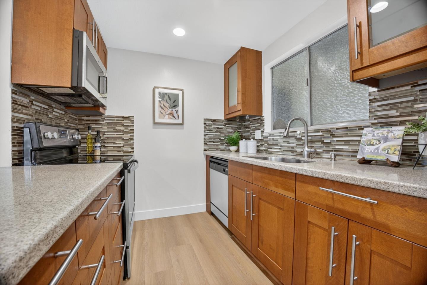 Detail Gallery Image 4 of 30 For 90 Flynn Ave #C,  Mountain View,  CA 94043 - 2 Beds | 1 Baths