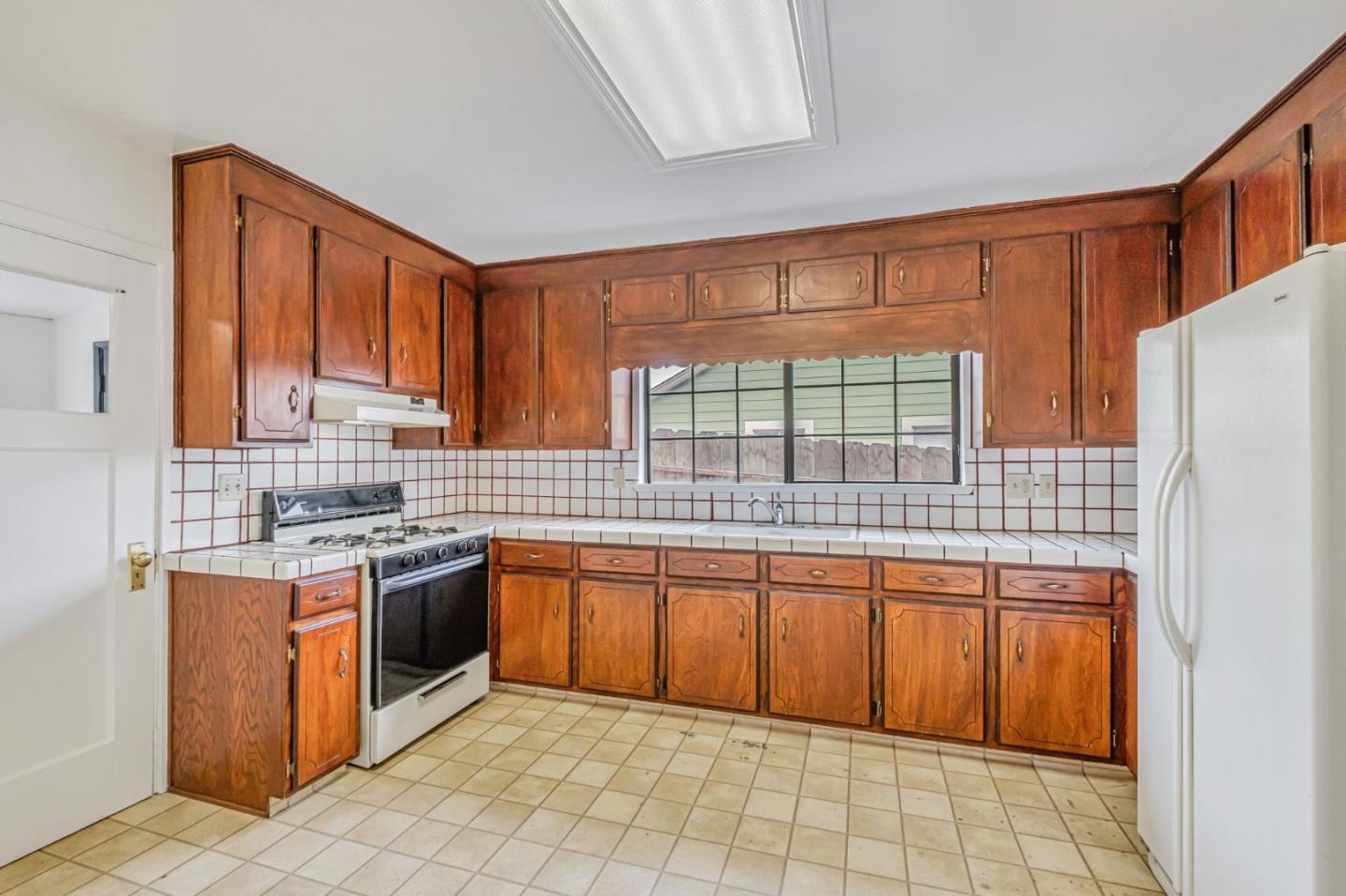 Detail Gallery Image 10 of 51 For 932 Lincoln St, Watsonville,  CA 95076 - 2 Beds | 1 Baths