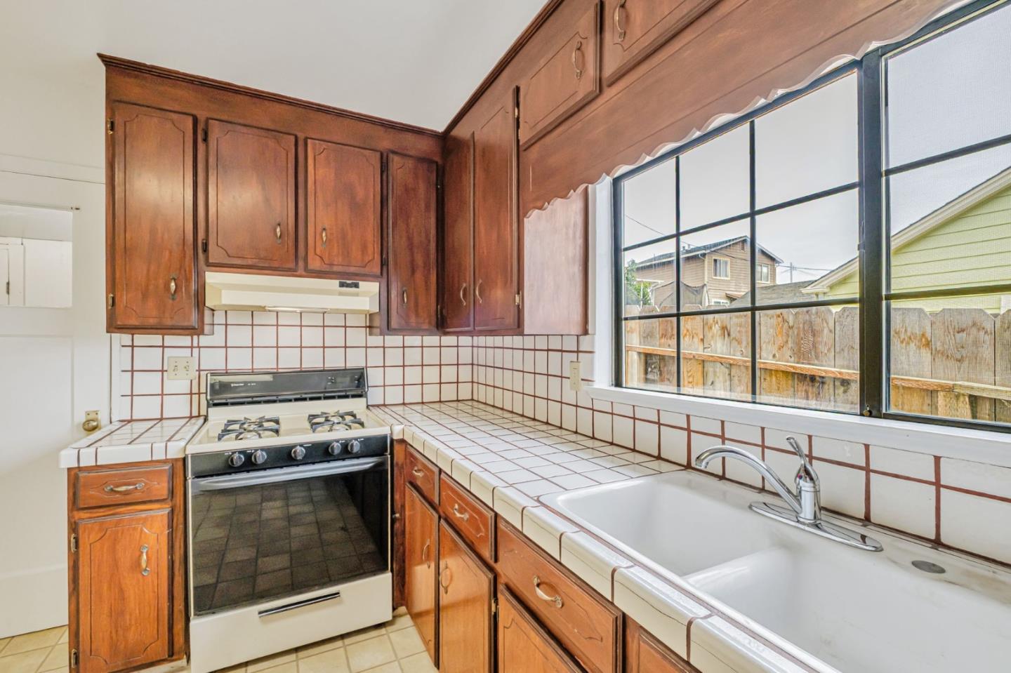 Detail Gallery Image 13 of 51 For 932 Lincoln St, Watsonville,  CA 95076 - 2 Beds | 1 Baths