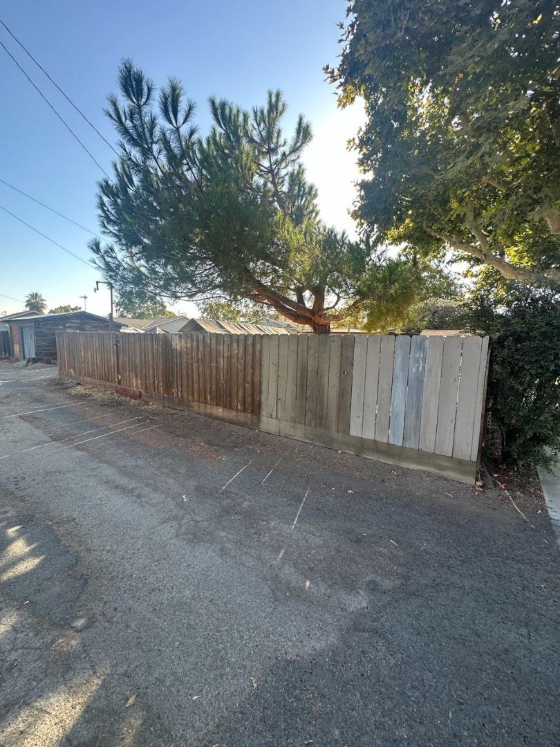 Detail Gallery Image 6 of 6 For 1102 California Ave, Los Banos,  CA 93635 - 2 Beds | 1 Baths