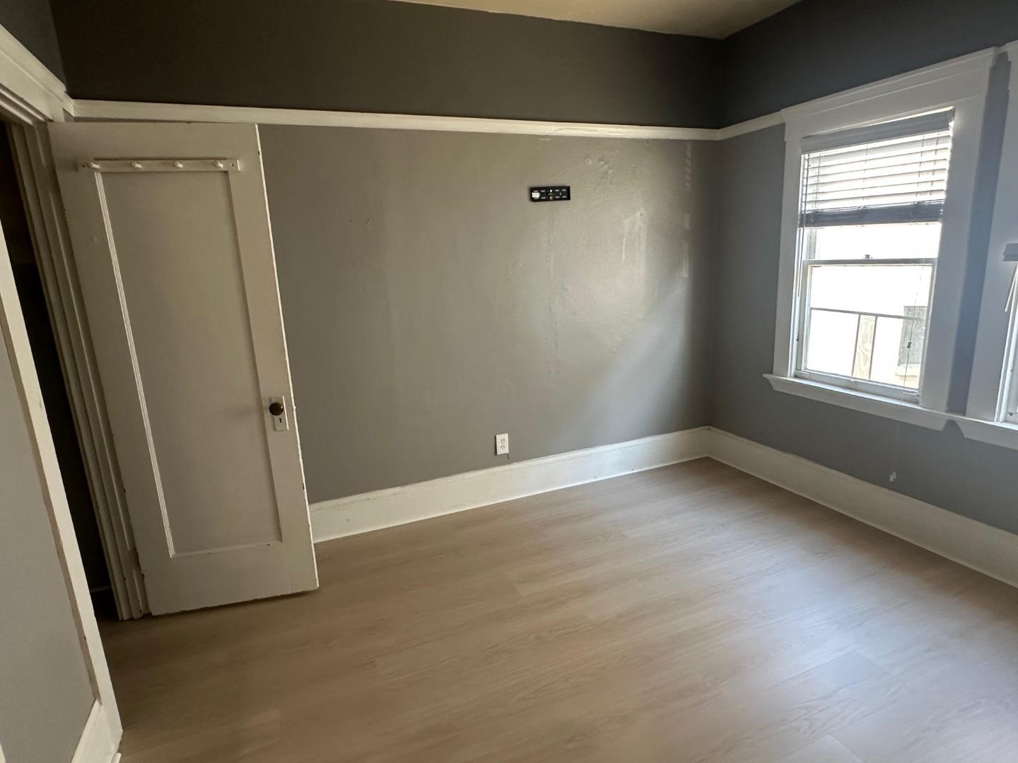 Detail Gallery Image 5 of 7 For 5480 Vicente Way, Oakland,  CA 94609 - 3 Beds | 1/1 Baths