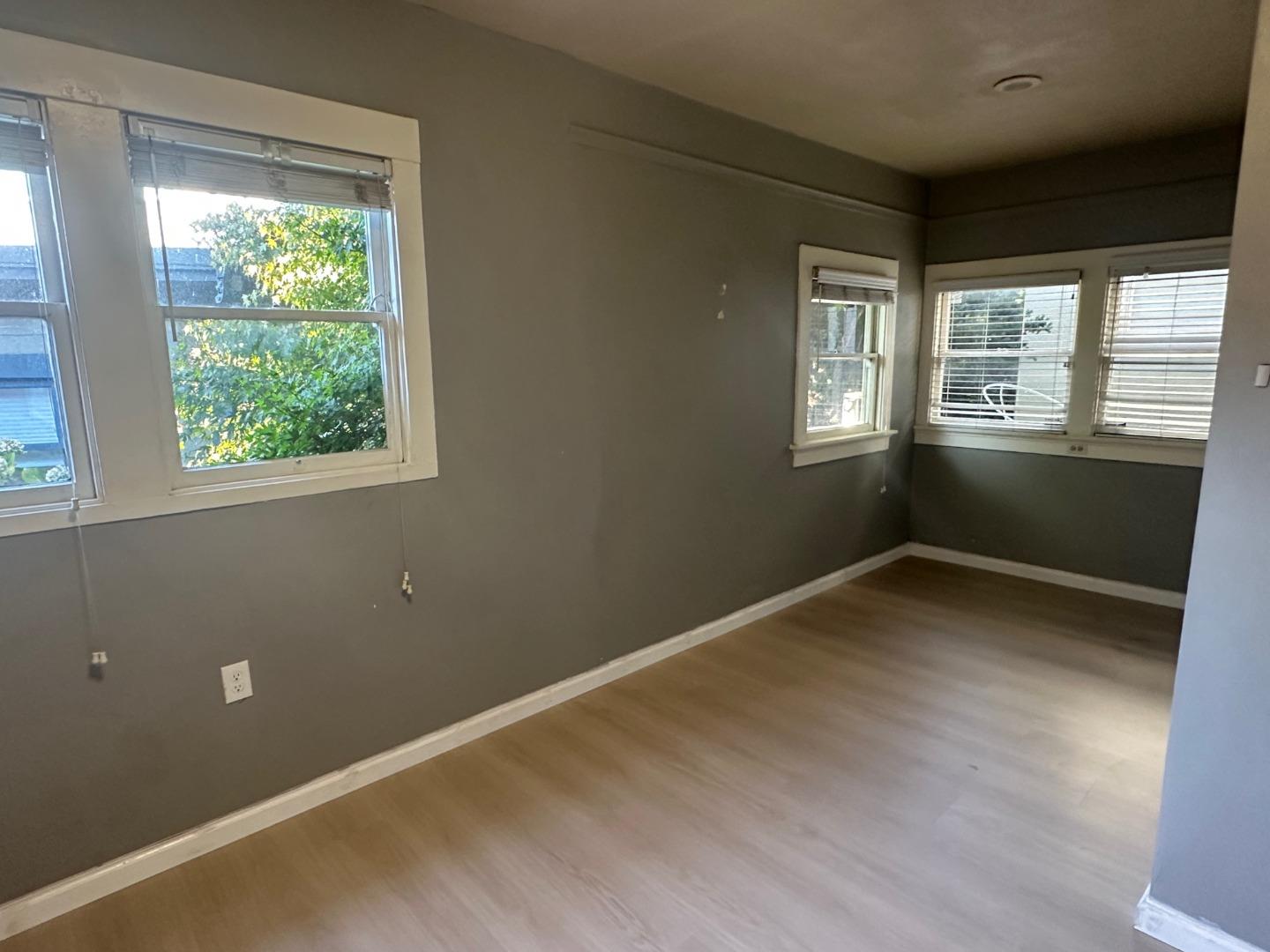 Detail Gallery Image 7 of 7 For 5480 Vicente Way, Oakland,  CA 94609 - 3 Beds | 1/1 Baths