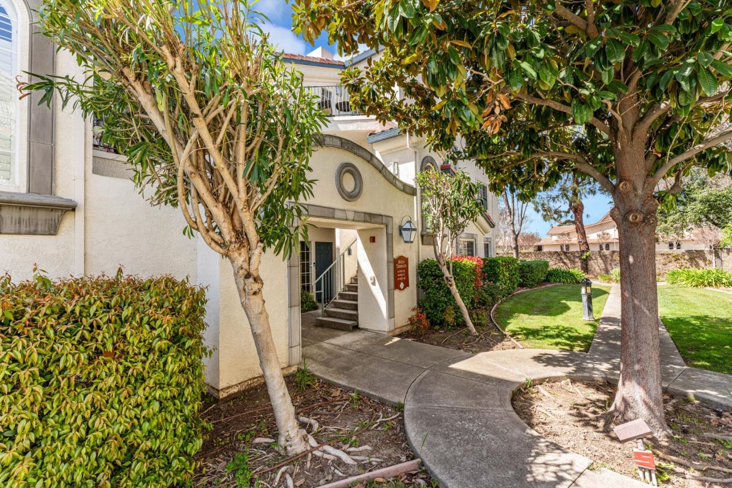 Detail Gallery Image 2 of 22 For 1029 Avila Terraza, Fremont,  CA 94538 - 3 Beds | 3 Baths