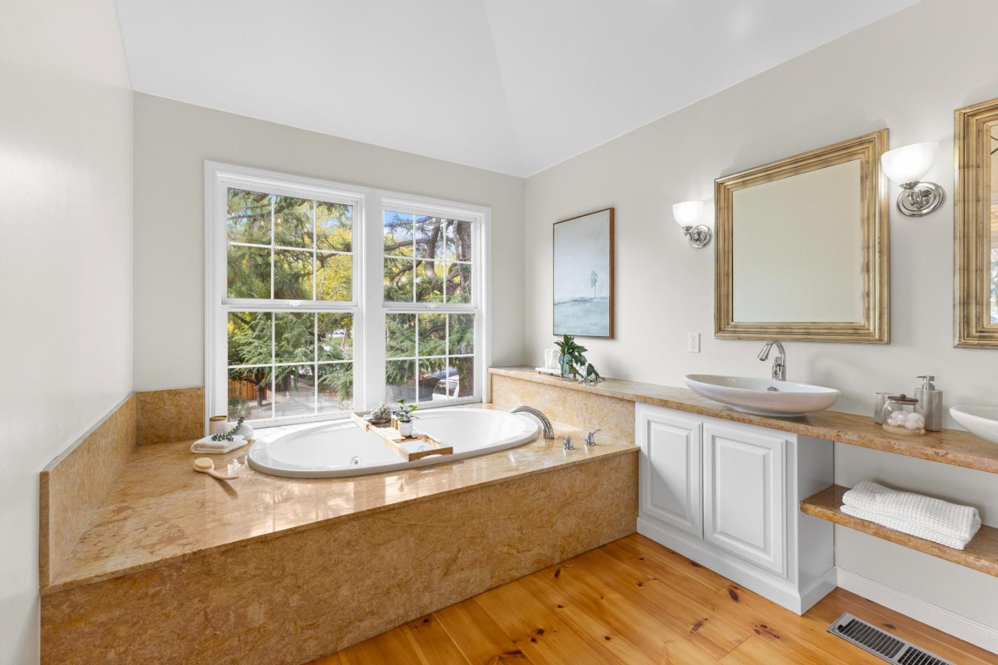 Detail Gallery Image 13 of 27 For 696 N Santa Cruz Ave, Los Gatos,  CA 95030 - 4 Beds | 2 Baths