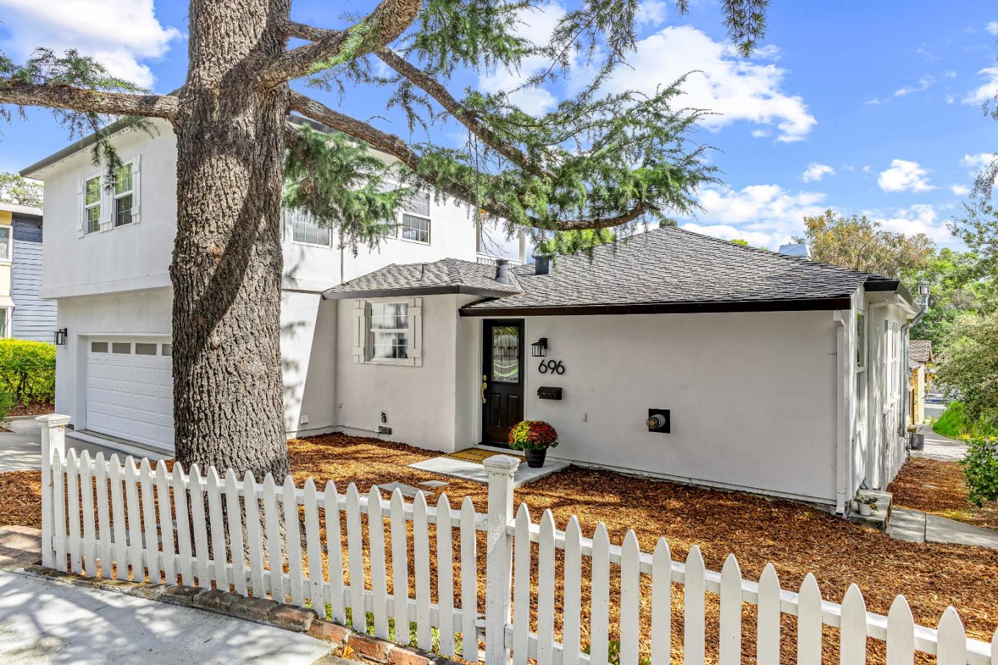 Detail Gallery Image 2 of 27 For 696 N Santa Cruz Ave, Los Gatos,  CA 95030 - 4 Beds | 2 Baths