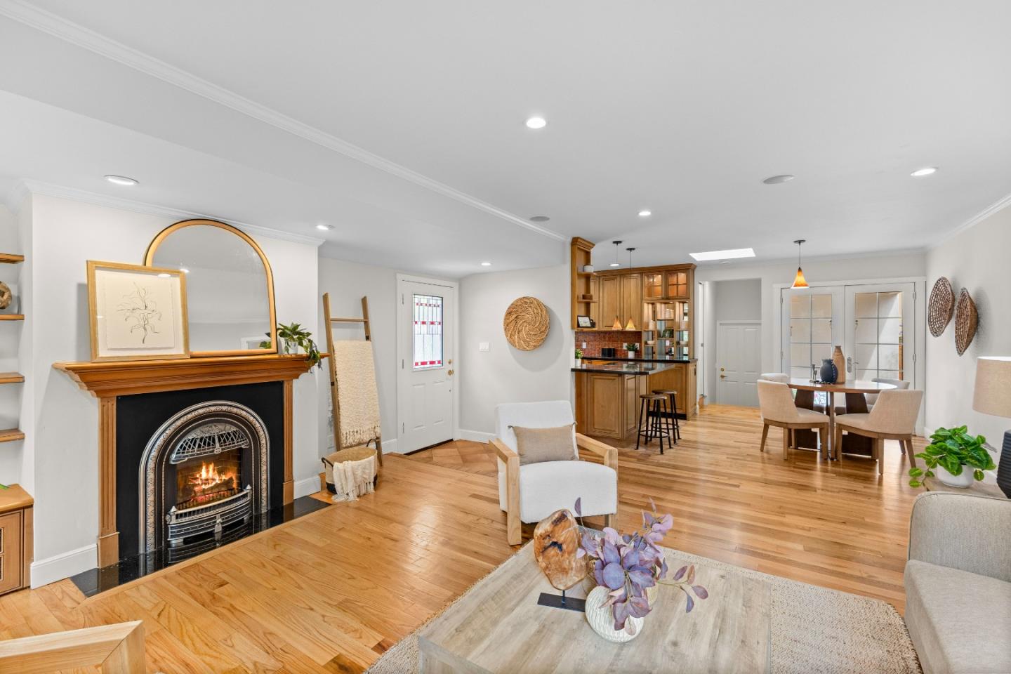 Detail Gallery Image 5 of 27 For 696 N Santa Cruz Ave, Los Gatos,  CA 95030 - 4 Beds | 2 Baths