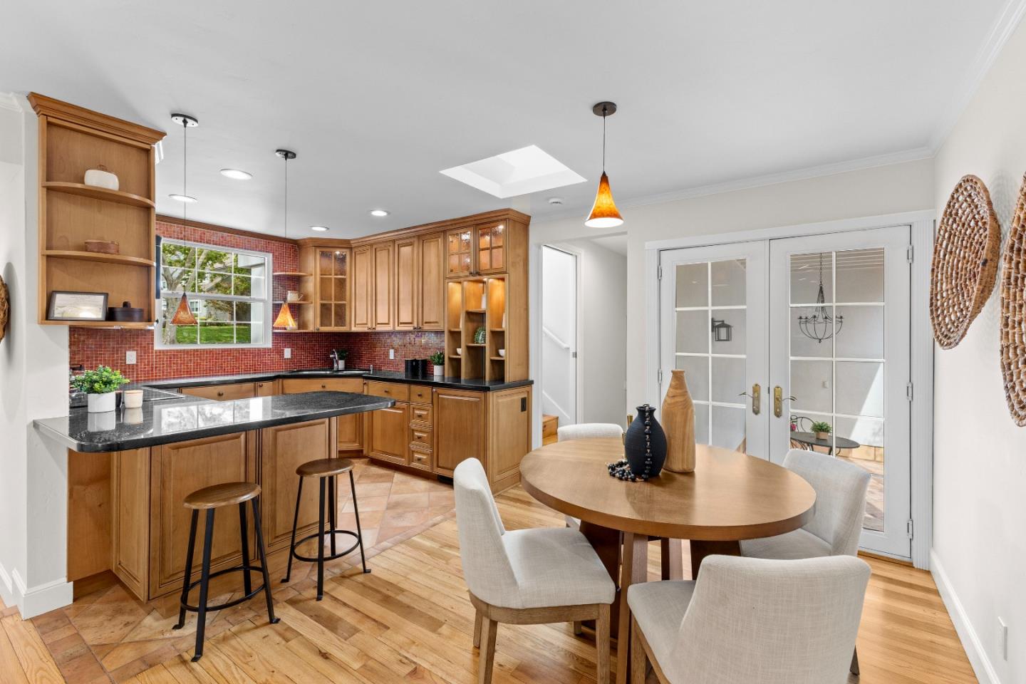 Detail Gallery Image 6 of 27 For 696 N Santa Cruz Ave, Los Gatos,  CA 95030 - 4 Beds | 2 Baths