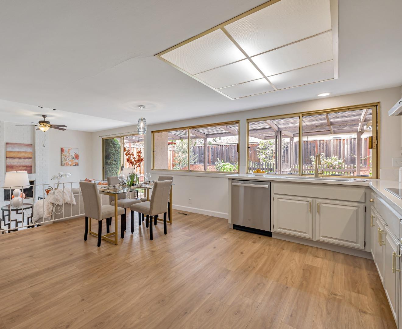 Detail Gallery Image 14 of 34 For 10683 Pebble Pl, Cupertino,  CA 95014 - 4 Beds | 2/1 Baths