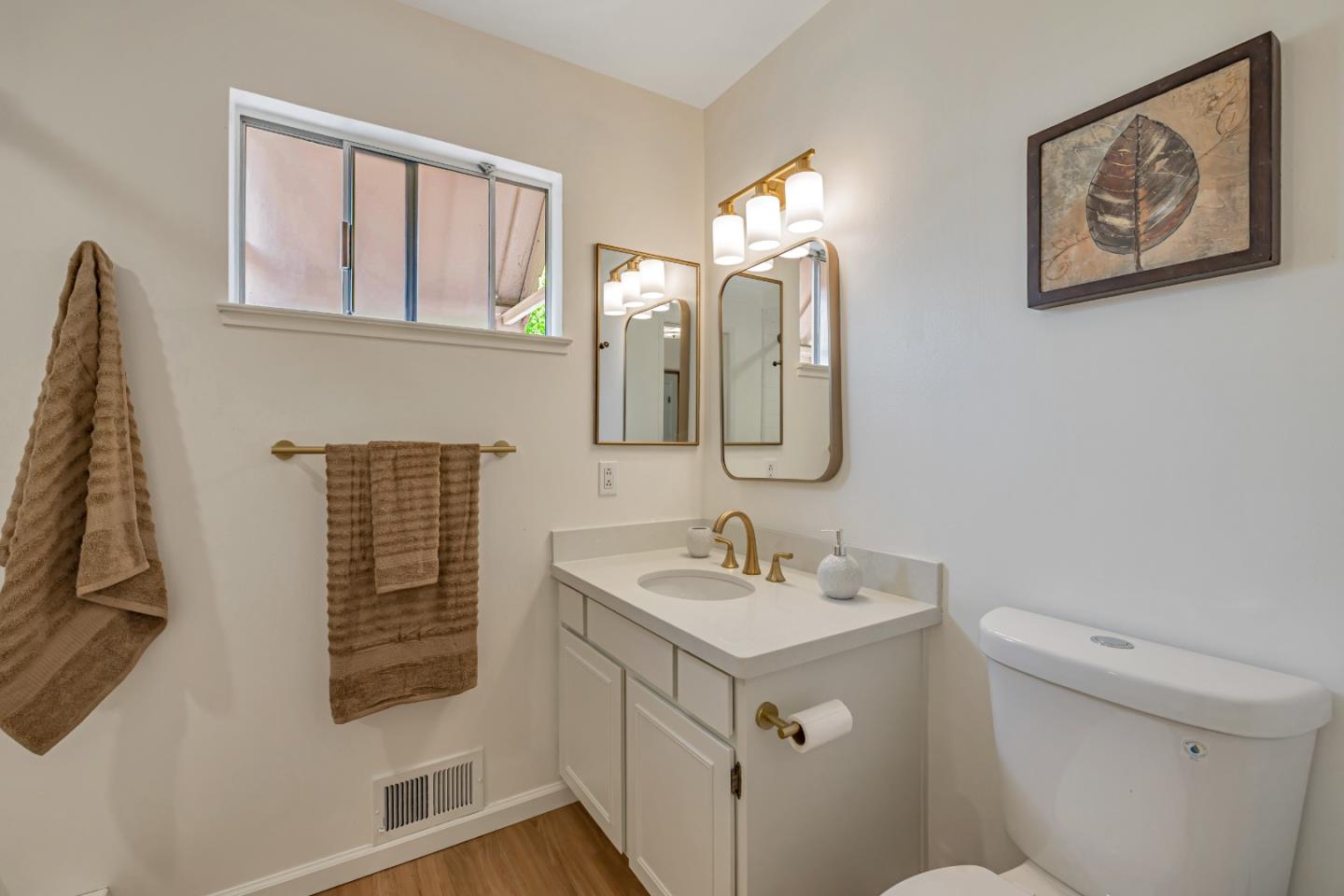 Detail Gallery Image 26 of 34 For 10683 Pebble Pl, Cupertino,  CA 95014 - 4 Beds | 2/1 Baths